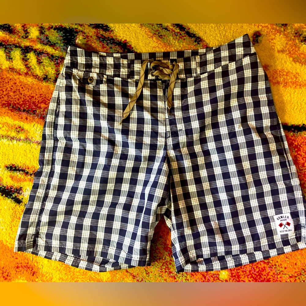 Men’s size 36 HOWLER BROS shorts